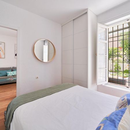 Villa Rosita Suites En Playa De La Malagueta Con Terraza Malaga Luaran gambar