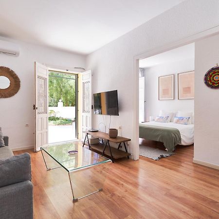 Villa Rosita Suites En Playa De La Malagueta Con Terraza Malaga Luaran gambar